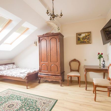 Dworek Stara Szkola Bełchatów Exterior foto